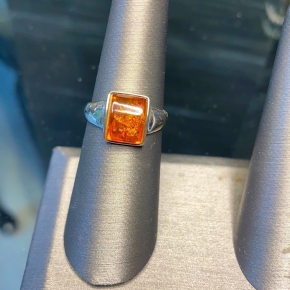 Ladies Sterling Silver Ring with Amber Stone - Picture 5 of 14